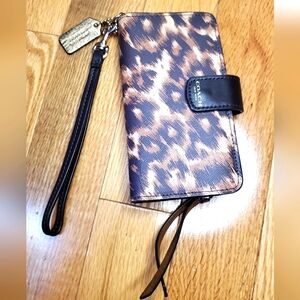 Coach Phone Wallet - Leppard print
